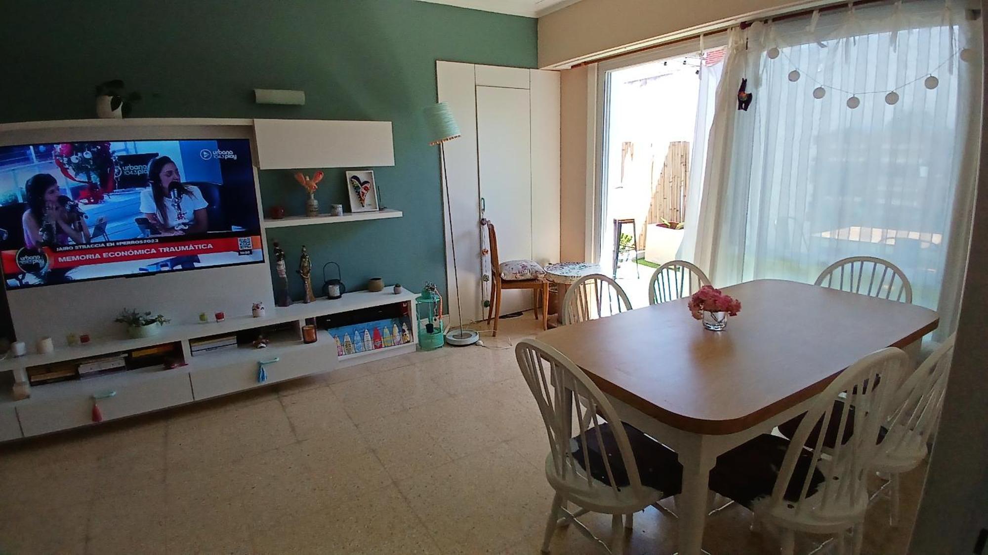 Apartamento Amplio Y Luminoso Ph En Zona Guemes, Acceso Por Escalera *